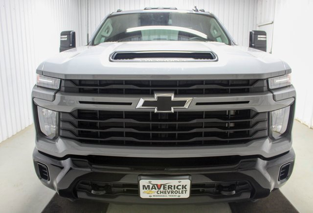 Used 2024 Chevrolet Silverado 2500 Custom w/ Custom Value Package image 2
