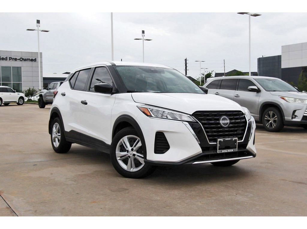 Used 2024 Nissan Kicks S image 1