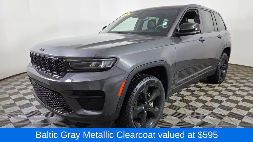 Used 2023 Jeep Grand Cherokee Altitude image 3