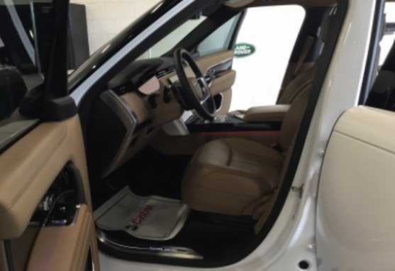 Used 2025 Land Rover Range Rover SE AWD/4WD image 8