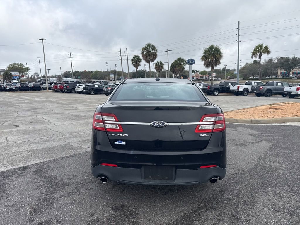 Used 2016 Ford Taurus SEL image 3