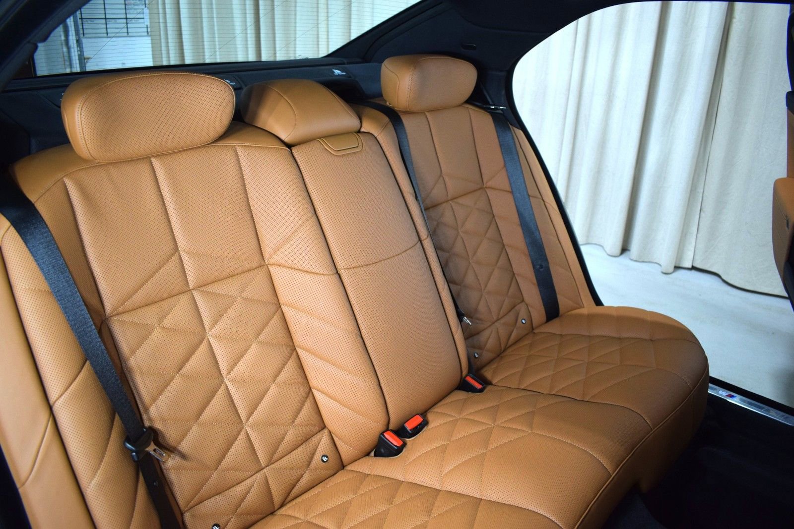 Used 2025 BMW 740i xDrive image 18