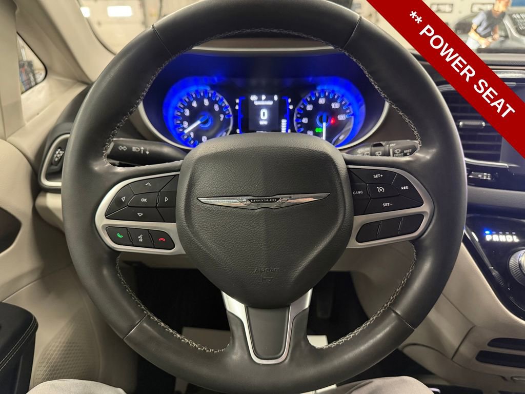 Used 2022 Chrysler Voyager LX FWD image 16