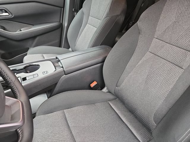 Used 2026 Nissan Rogue SV FWD image 15