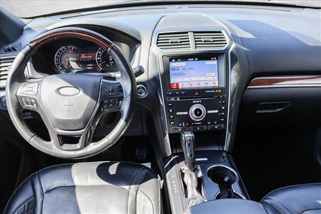 Used 2018 Ford Explorer Platinum image 25