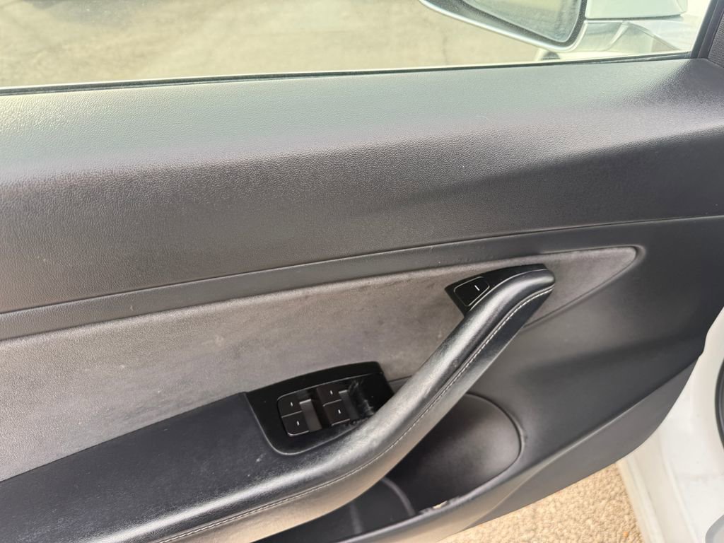 Used 2019 Tesla Model 3 Standard Range Plus image 21