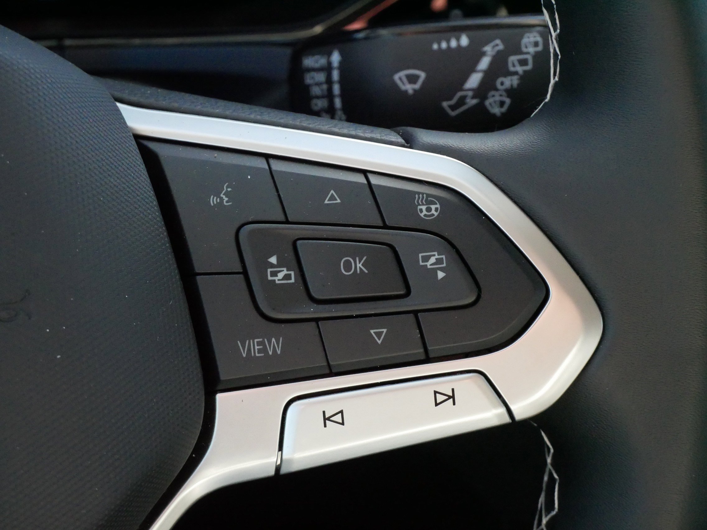 Certified 2024 Volkswagen Taos SE image 25