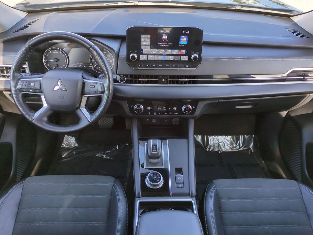 Used 2024 Mitsubishi Outlander SE image 16