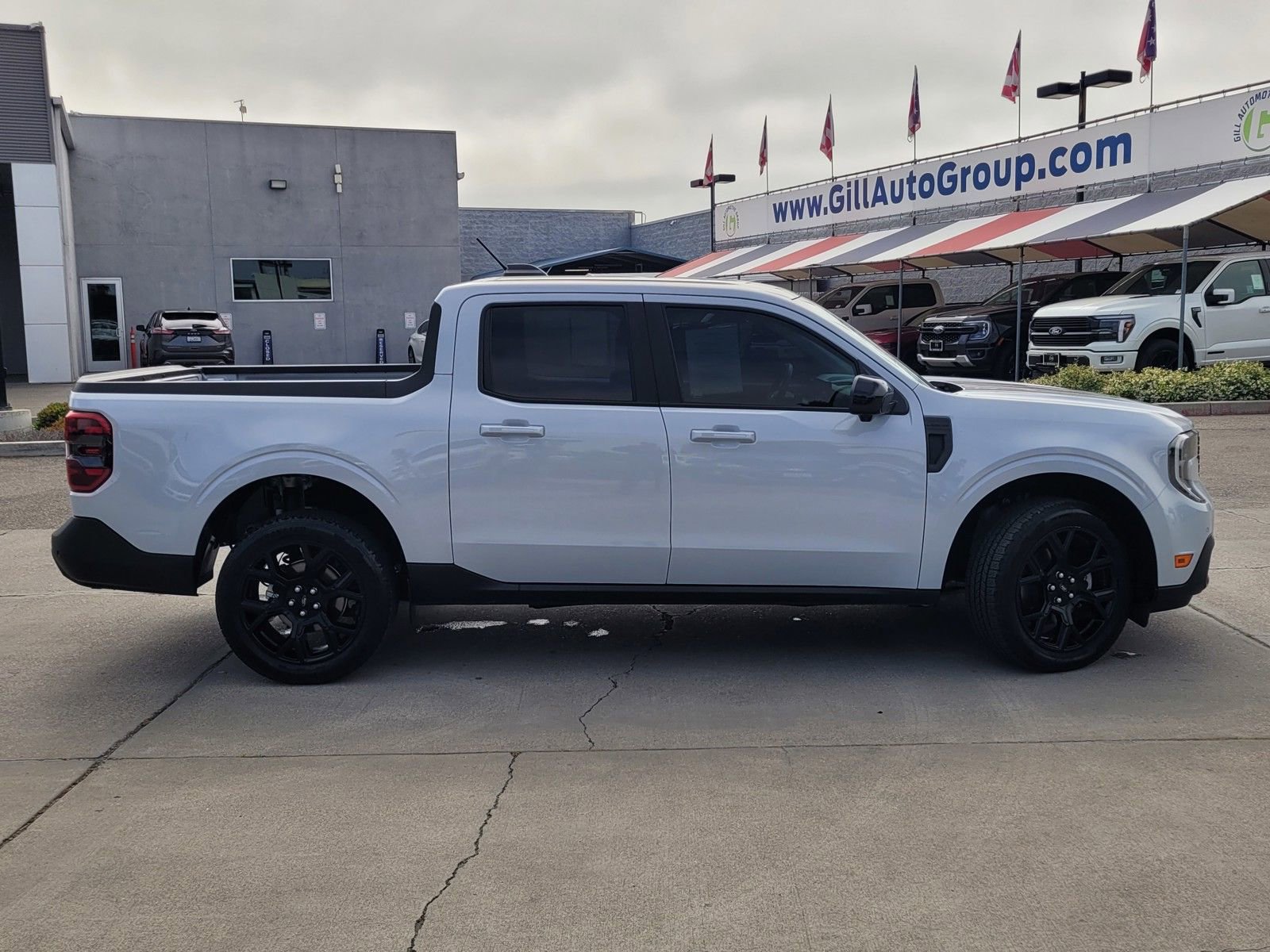 Certified 2025 Ford Maverick Lariat w/ Black Appearance Package AWD/4WD image 3