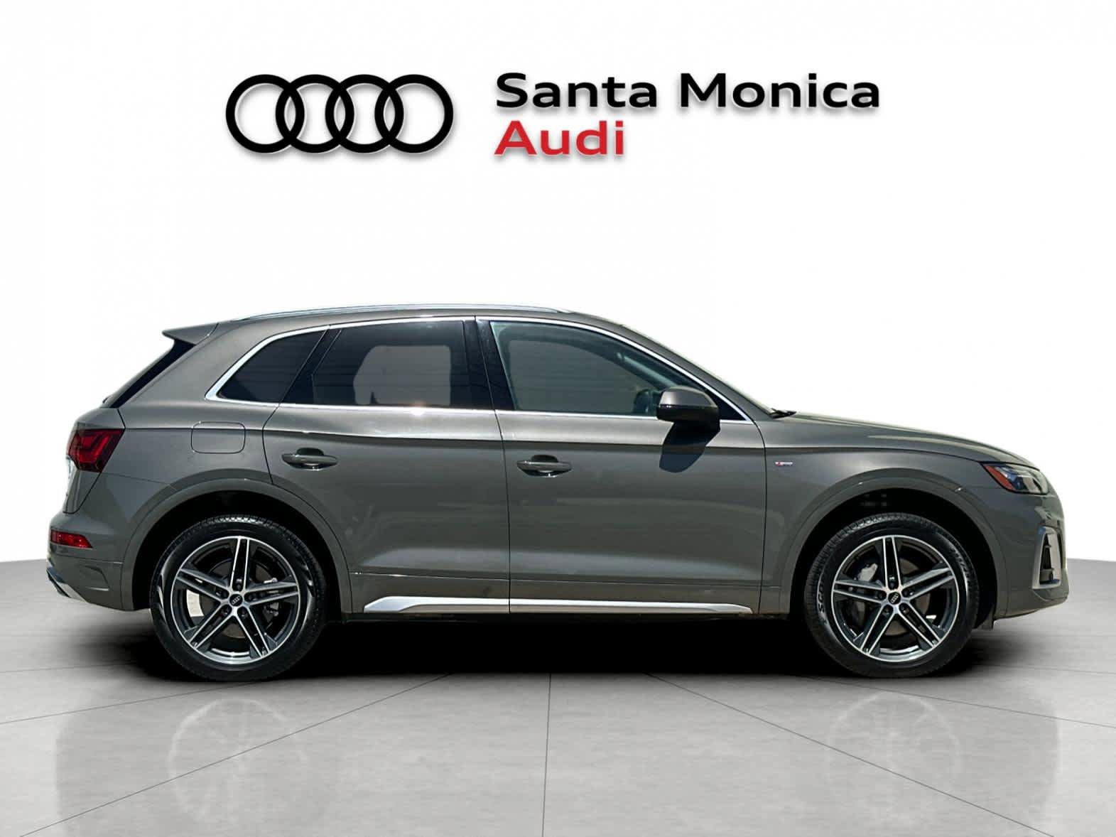 Used 2023 Audi Q5 e Premium w/ Convenience Package AWD/4WD image 8