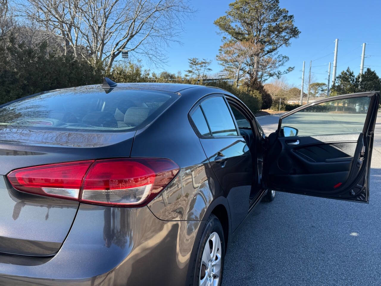 Used 2018 Kia Forte LX image 17