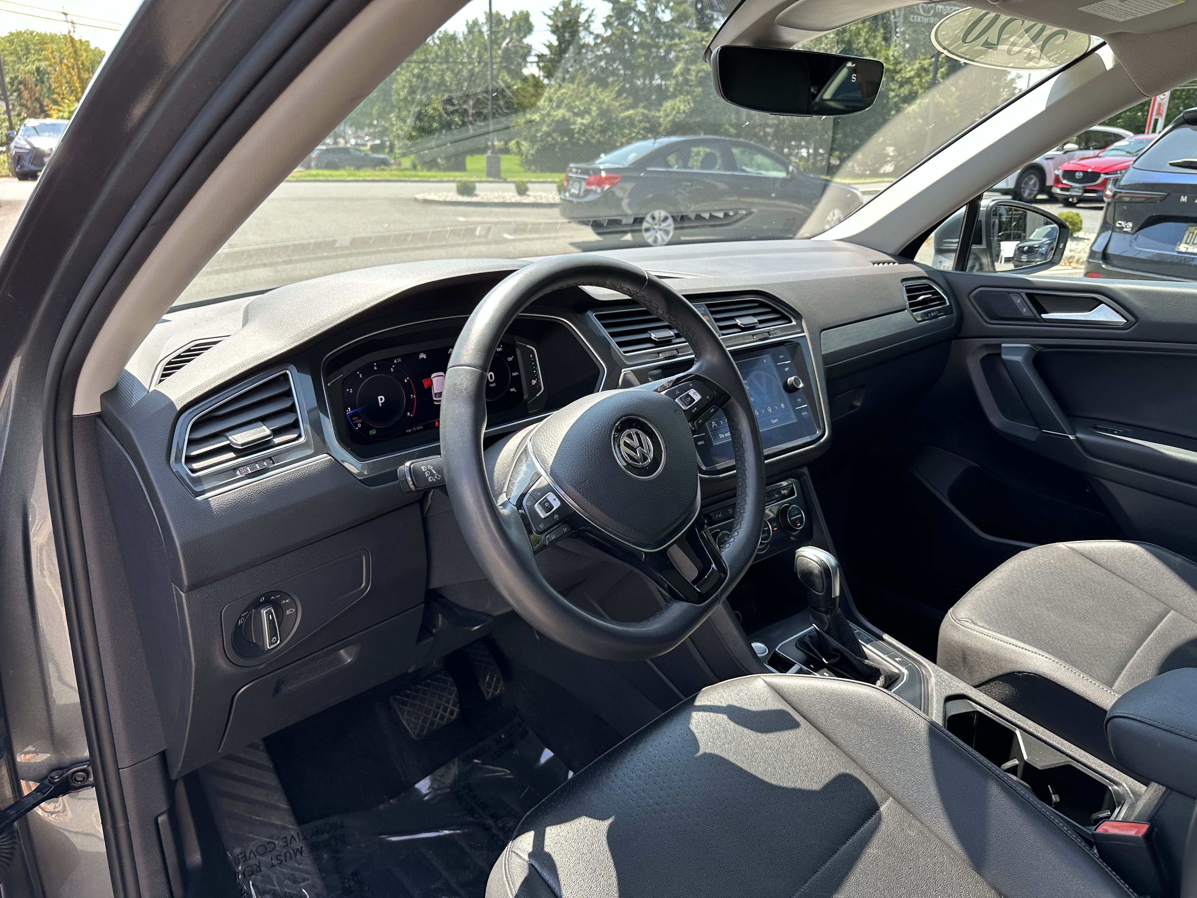 Used 2020 Volkswagen Tiguan SEL AWD/4WD image 24
