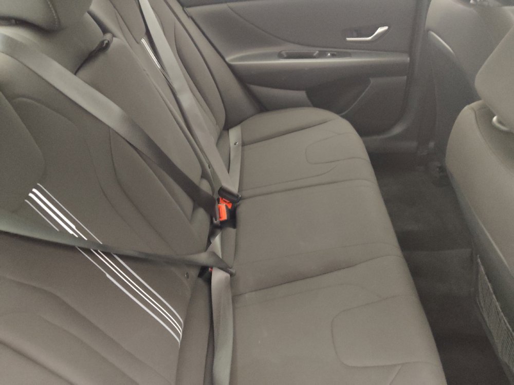 Used 2025 Hyundai Elantra SEL image 19