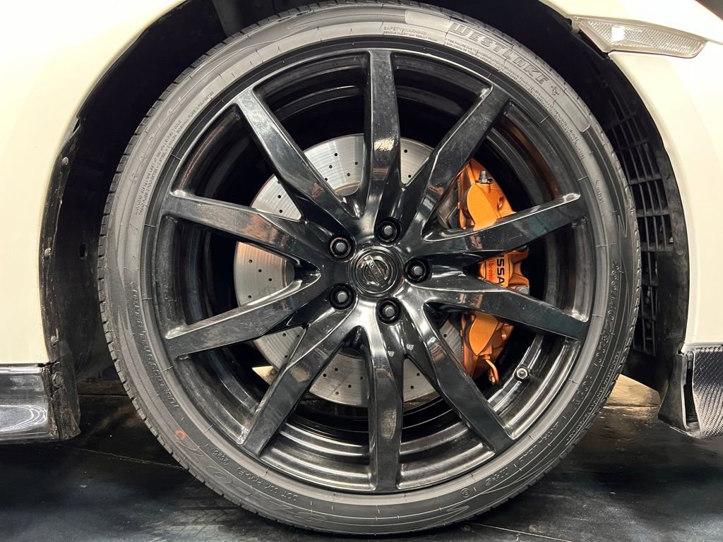 Used 2020 Nissan GT-R Premium image 18