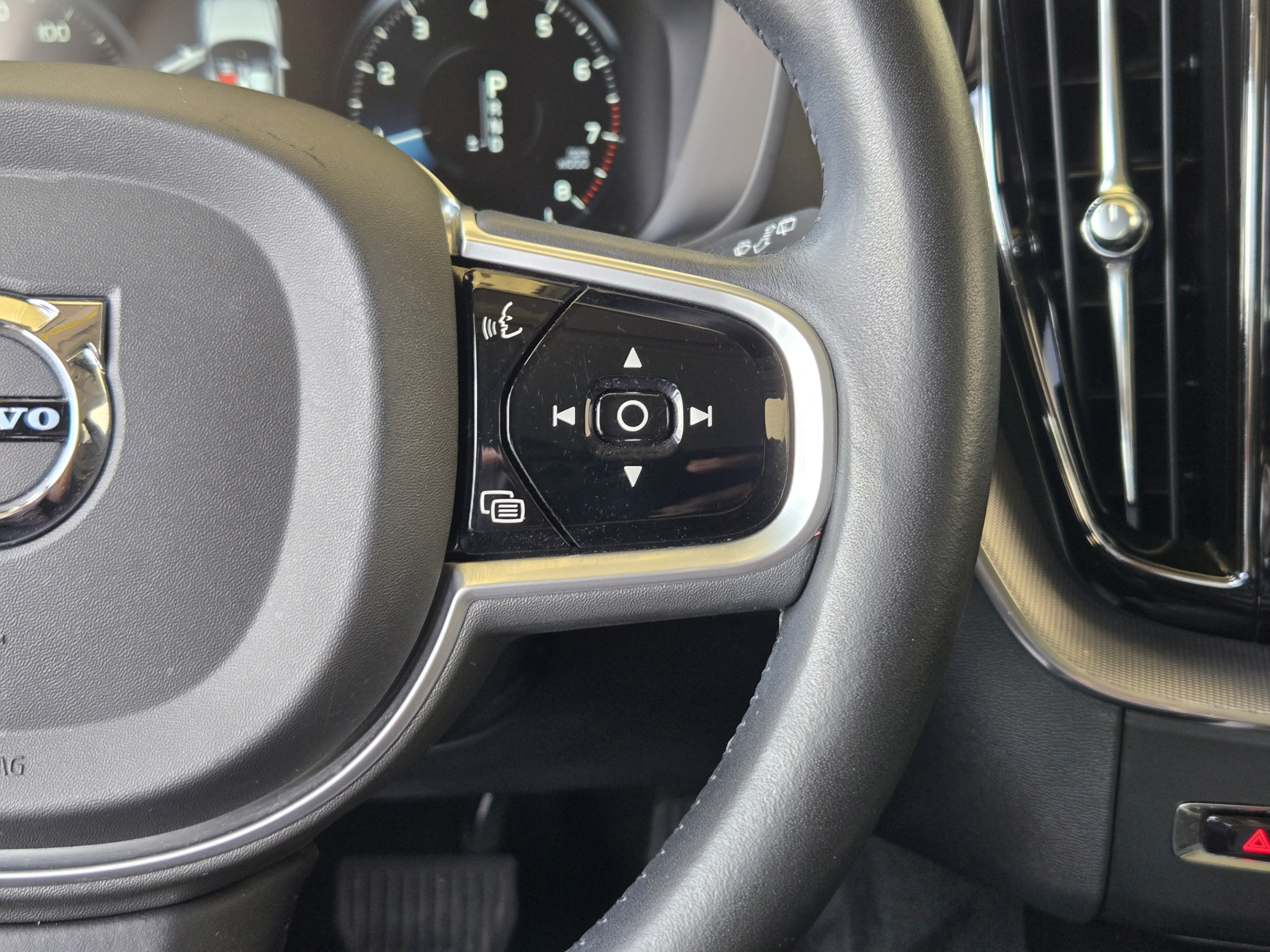 Used 2019 Volvo XC60 T6 Inscription w/ Protection Package Premier AWD/4WD image 28