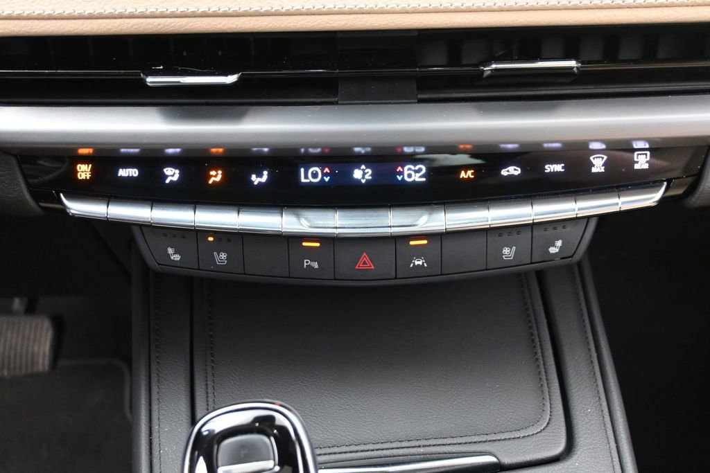 Certified 2025 Cadillac XT4 Premium Luxury w/ Technology Package AWD/4WD image 18