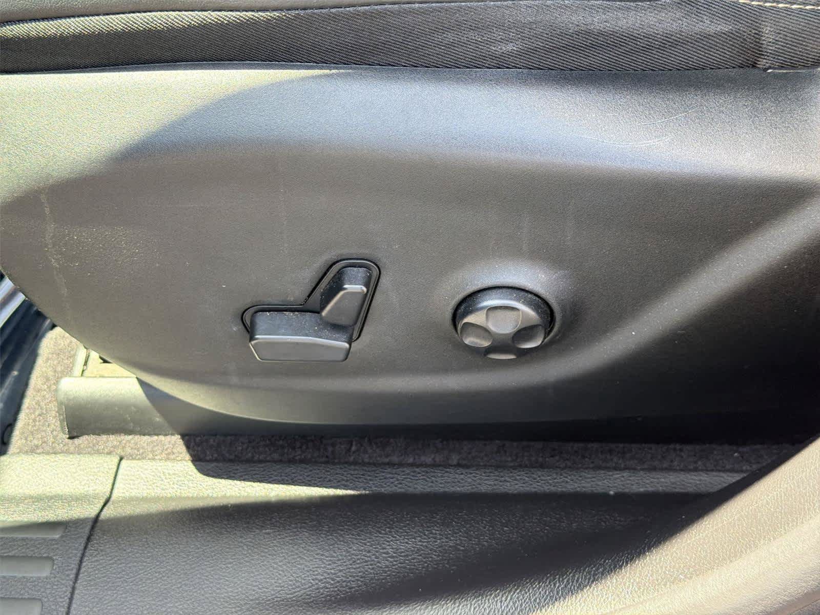 Used 2017 Jeep Cherokee Limited FWD image 24