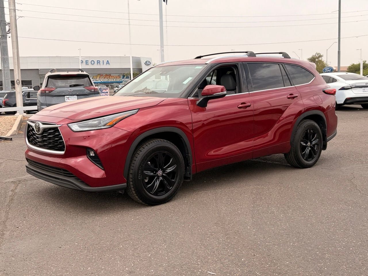 Used 2021 Toyota Highlander XLE AWD/4WD image 2