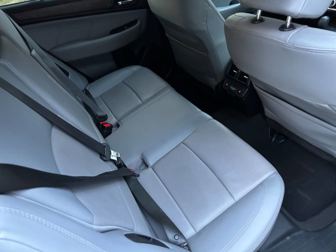 Used 2018 Subaru Outback 3.6R Limited image 16