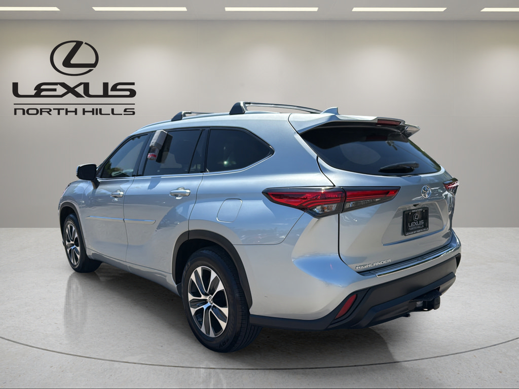 Used 2022 Toyota Highlander XLE FWD image 8