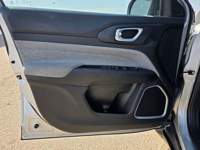 Used 2024 Jeep Compass Latitude image 5