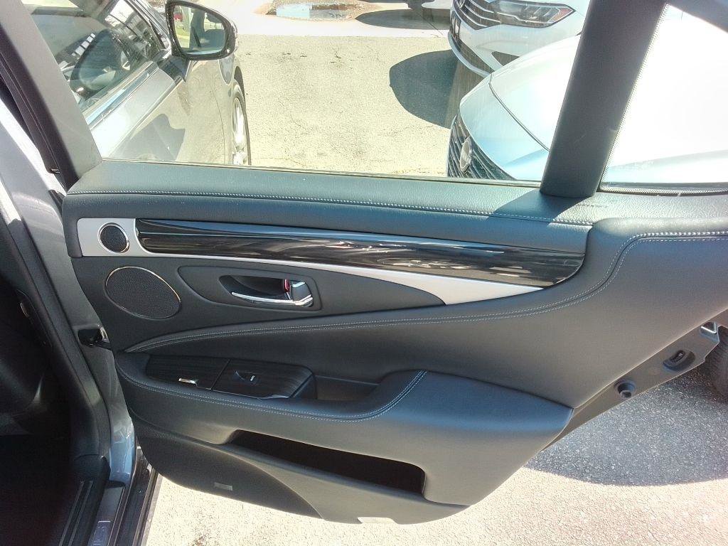 Used 2015 Lexus LS 460 Luxury Sedan w/ Comfort Package image 23