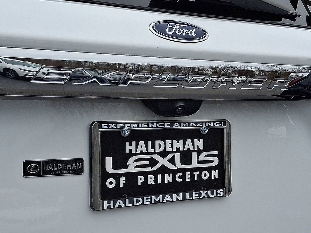 Used 2021 Ford Explorer XLT w/ Equipment Group 202A AWD/4WD image 31