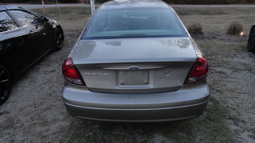 Used 2004 Ford Taurus SE image 5