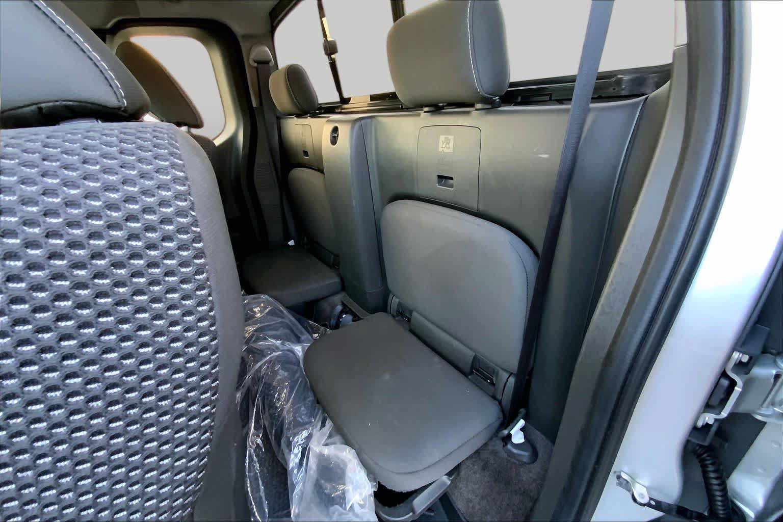 Used 2017 Nissan Frontier Desert Runner RWD image 18