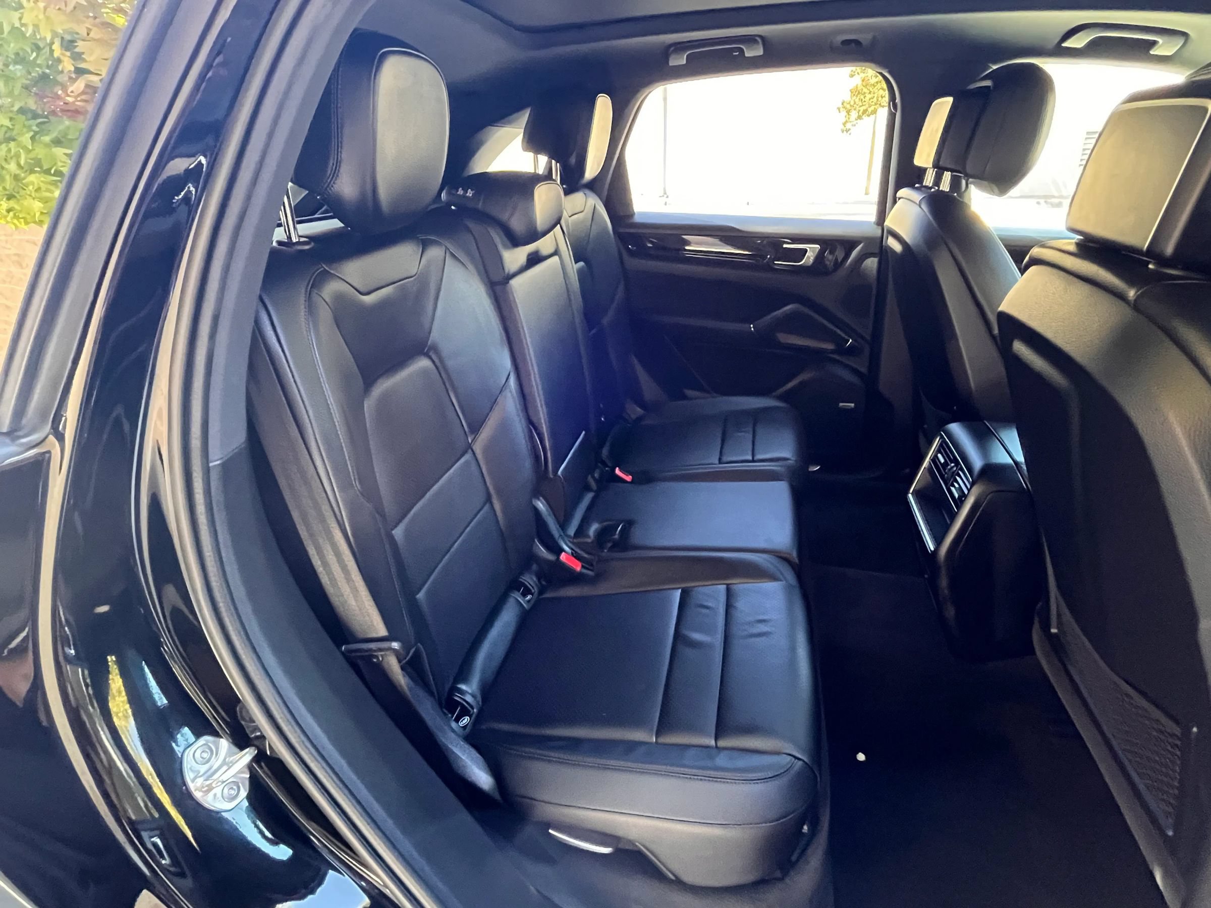 Used 2020 Porsche Cayenne w/ Driver Memory Package AWD/4WD image 18