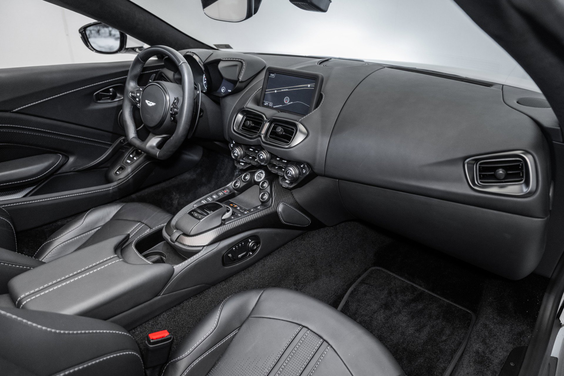 Used 2023 Aston Martin V8 Vantage Roadster image 17