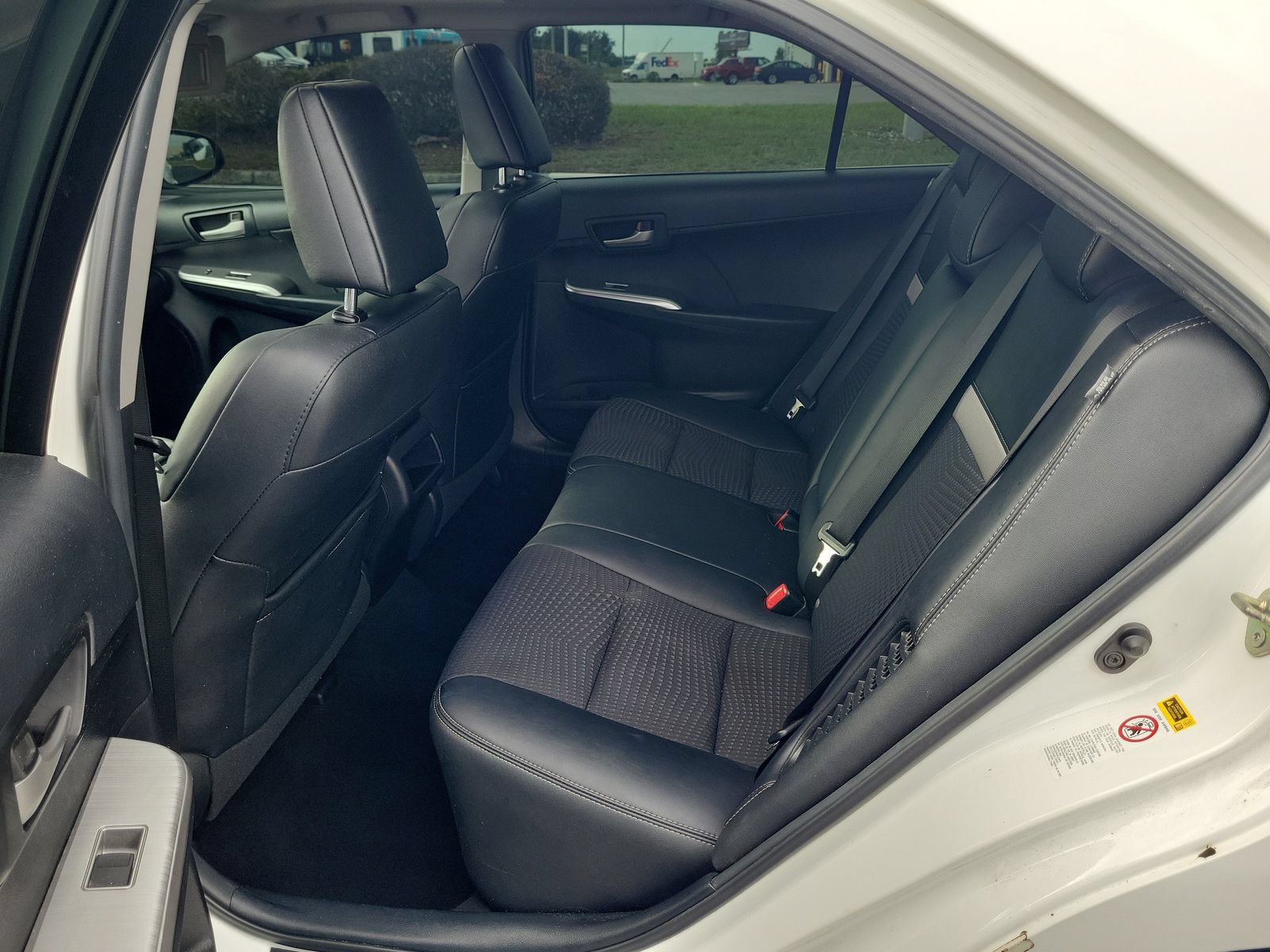 Used 2014 Toyota Camry SE w/ Moonroof Package FWD image 12