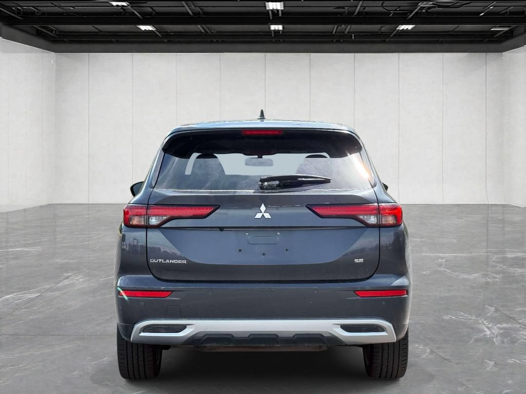 Used 2024 Mitsubishi Outlander SE Black Edition FWD image 6