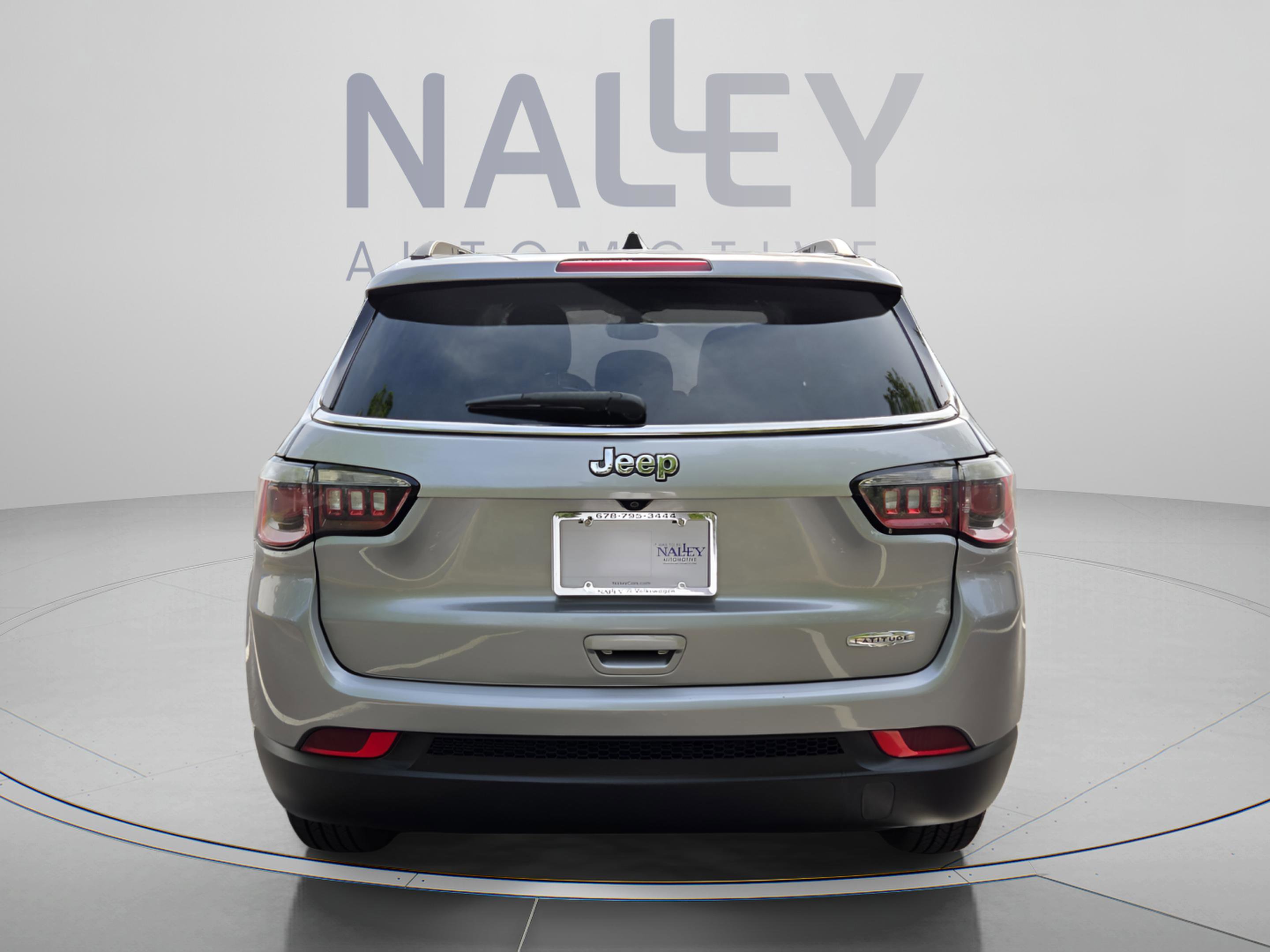 Used 2018 Jeep Compass Latitude w/ Popular Equipment Group FWD image 4