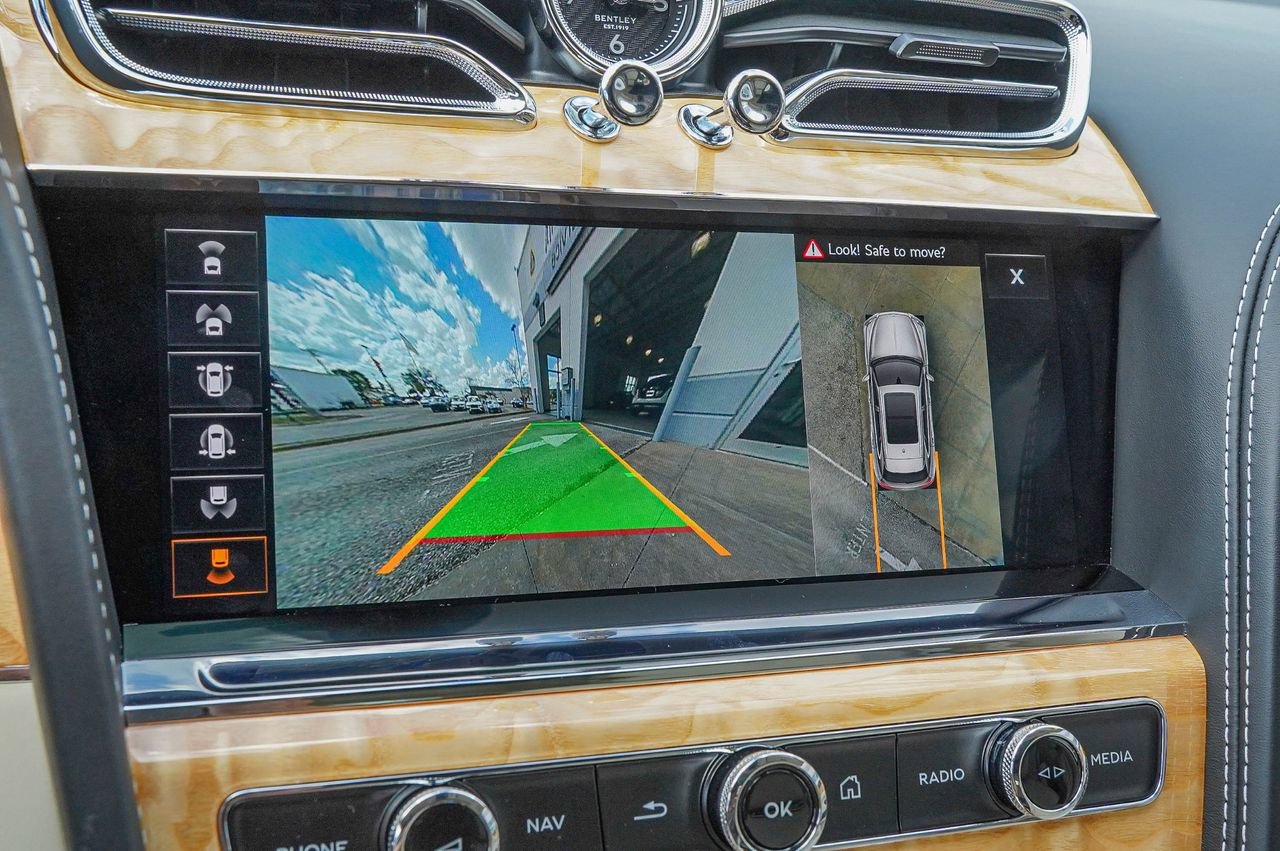 Certified 2023 Bentley Bentayga AWD/4WD image 27