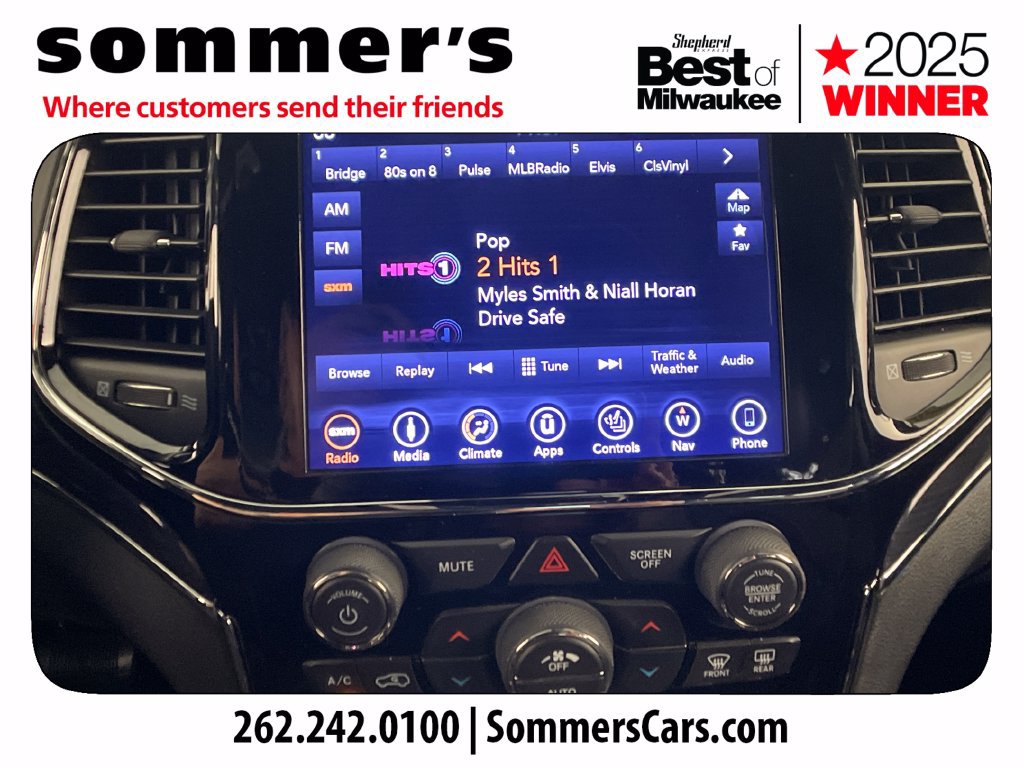 Used 2019 Jeep Grand Cherokee Overland AWD/4WD image 15