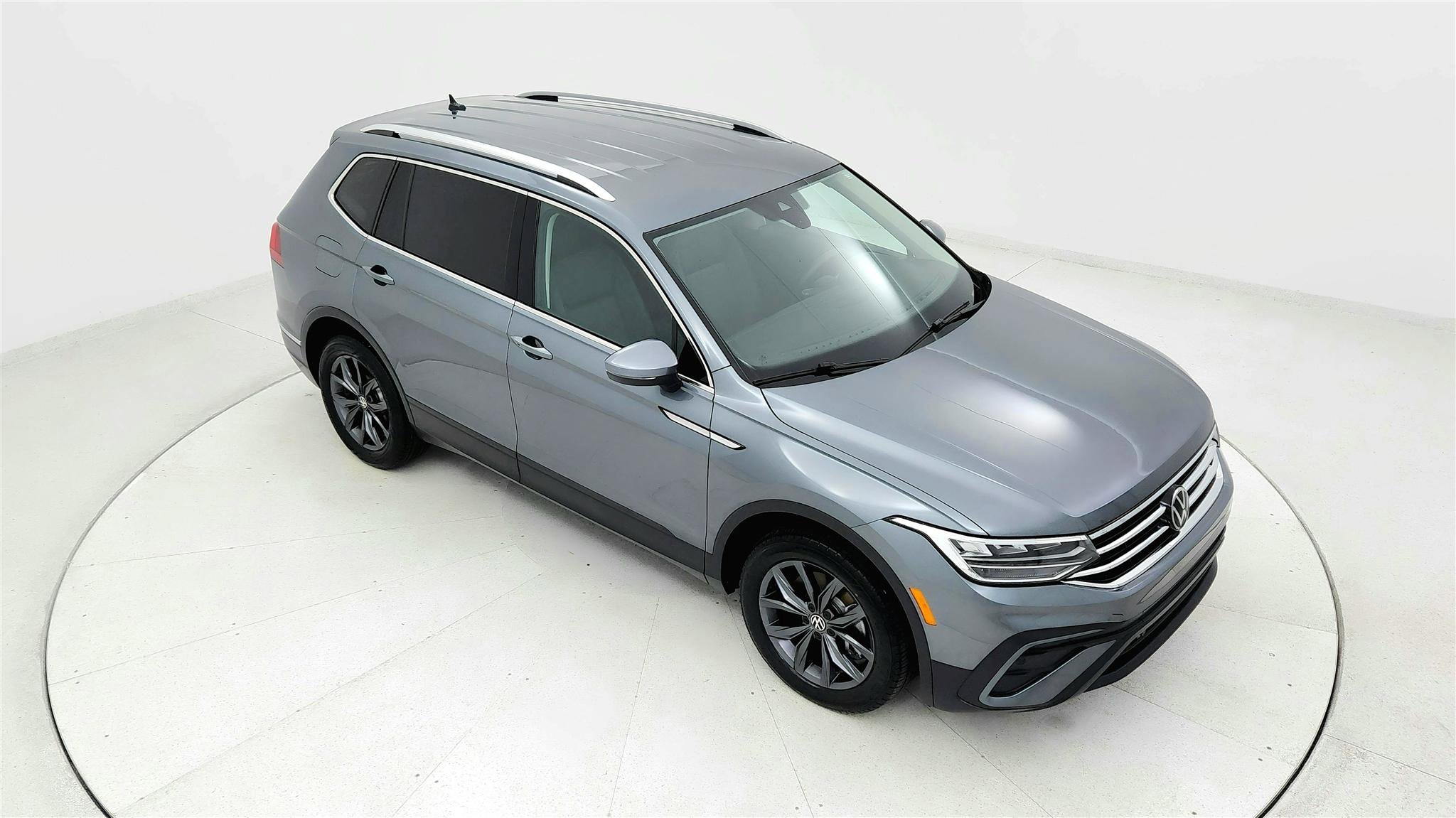 Used 2024 Volkswagen Tiguan SE image 19