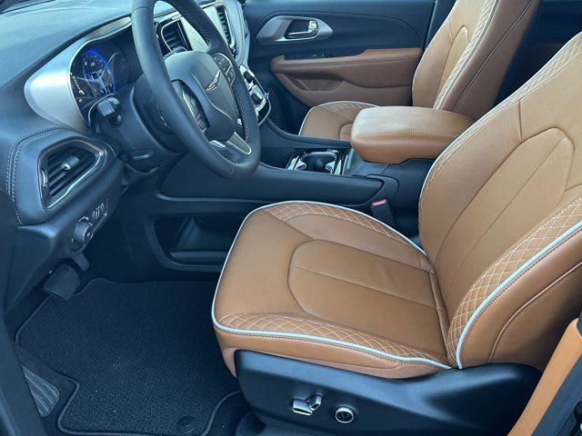 New 2026 Chrysler Pacifica Pinnacle image 9