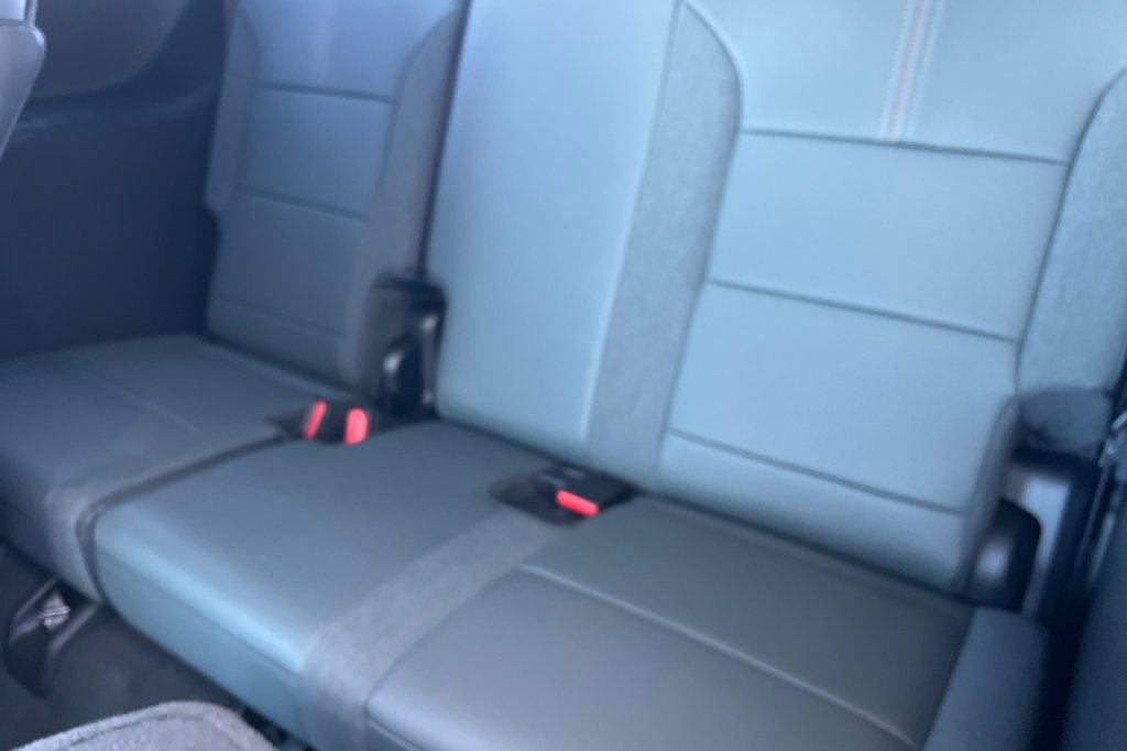 New 2026 GMC Acadia AT4 AWD/4WD image 12