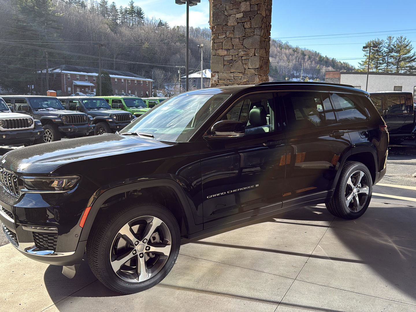 New 2025 Jeep Grand Cherokee L Limited w/ Luxury Tech Group II image 5