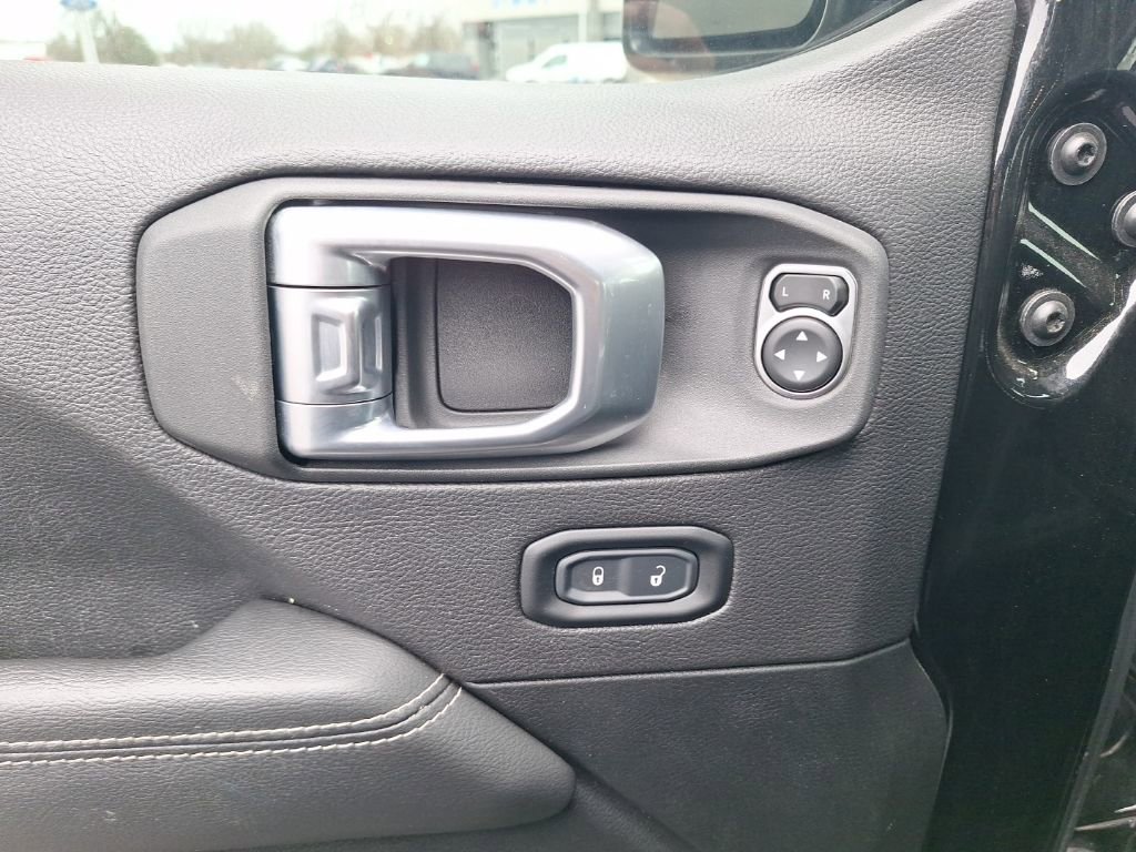 Used 2023 Jeep Wrangler Unlimited Sahara image 3