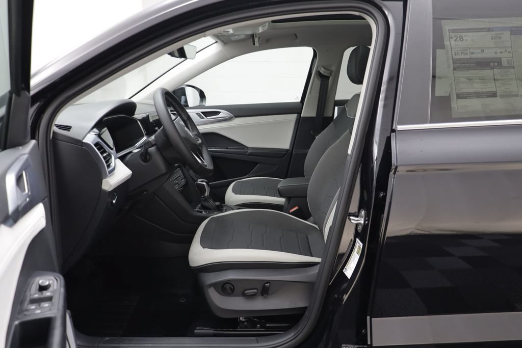 New 2026 Volkswagen Taos SE AWD/4WD image 6