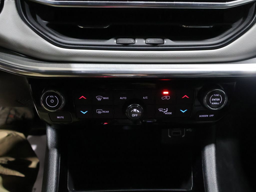 Used 2024 Jeep Compass Limited image 28