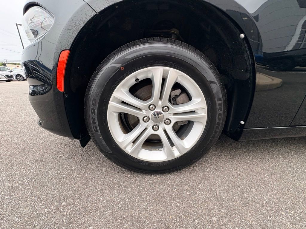 Used 2020 Dodge Charger SXT RWD image 13
