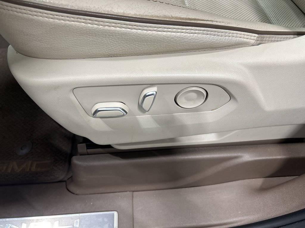 Used 2022 GMC Yukon XL Denali image 11