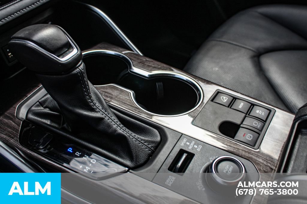 Used 2024 Toyota Highlander Limited image 40