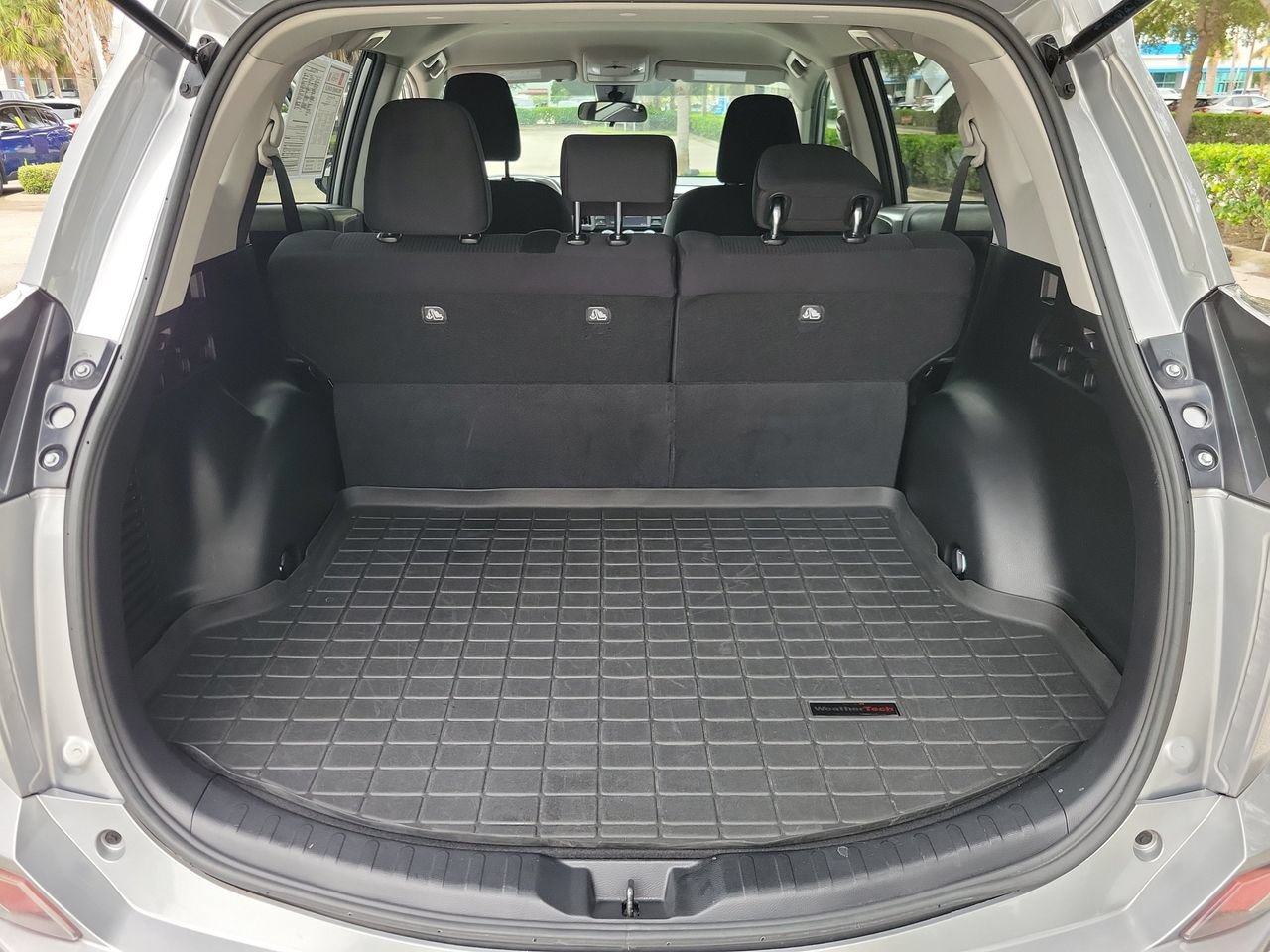 Used 2017 Toyota RAV4 LE FWD image 8