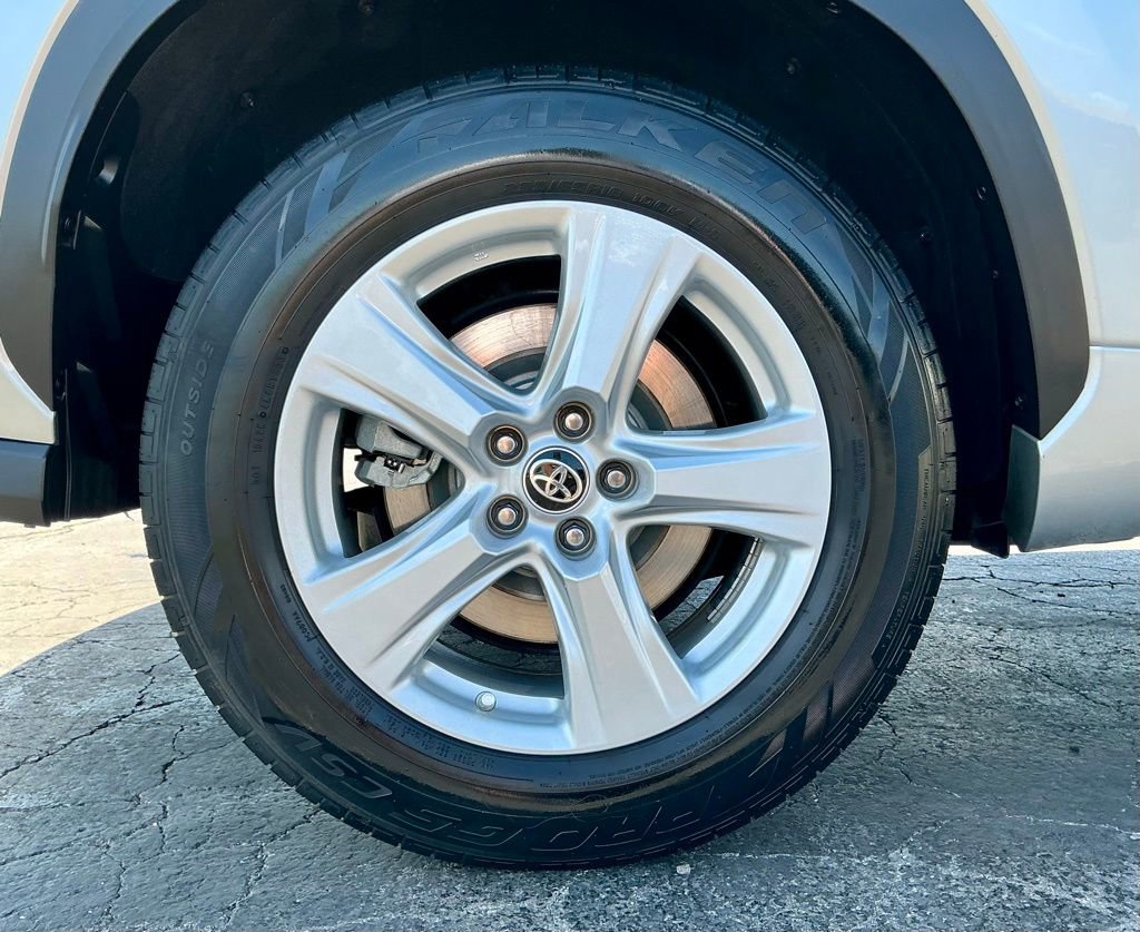 Used 2021 Toyota Highlander LE image 22