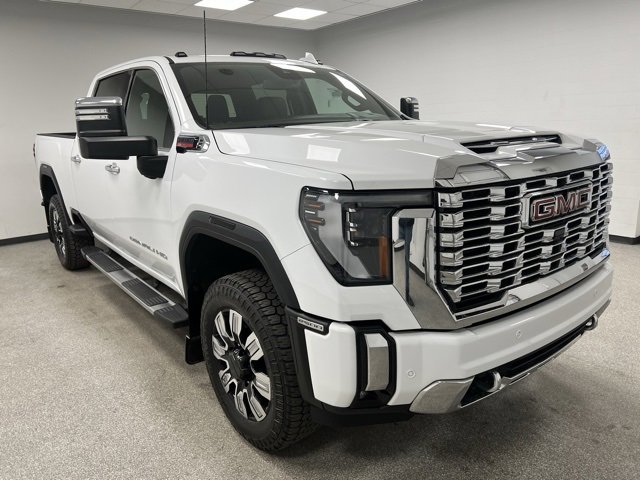 Used 2024 GMC Sierra 2500 Denali image 2