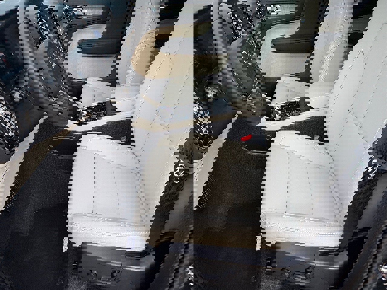 New 2026 Volvo XC40 B5 Ultra w/ Protection Package Premier image 16